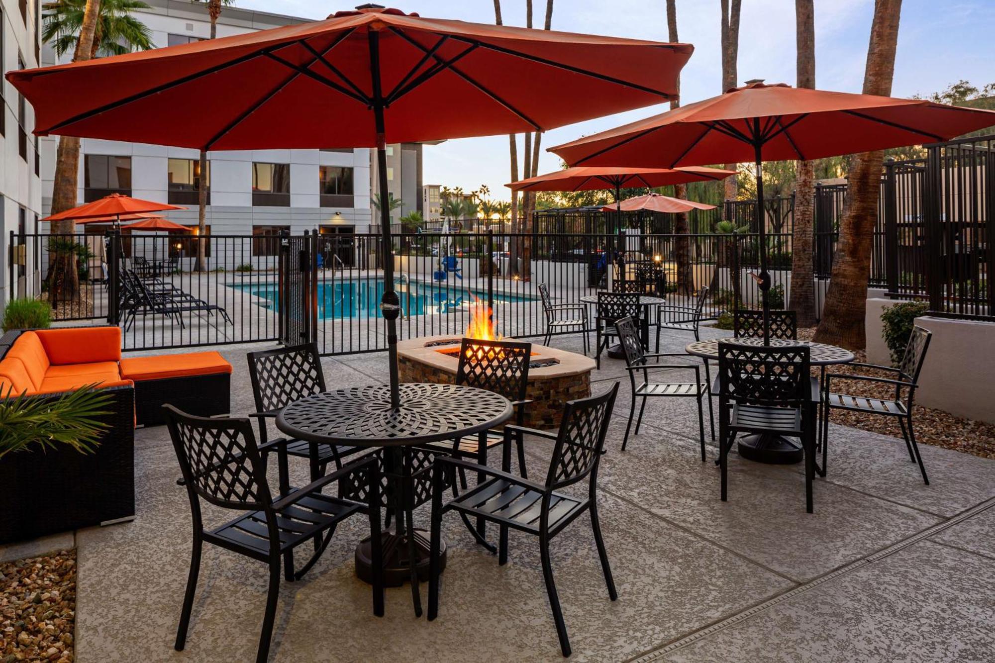 Hampton Inn Phoenix - Biltmore Exterior photo